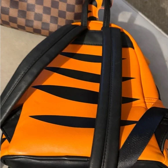 Loungefly Tigger Backpack Disney - Orange and Black - Picture 6 of 6